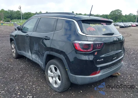 2018 Jeep Compass Latitude 4X4 from USA, damaged, VIN 3C4NJDBB9JT245408